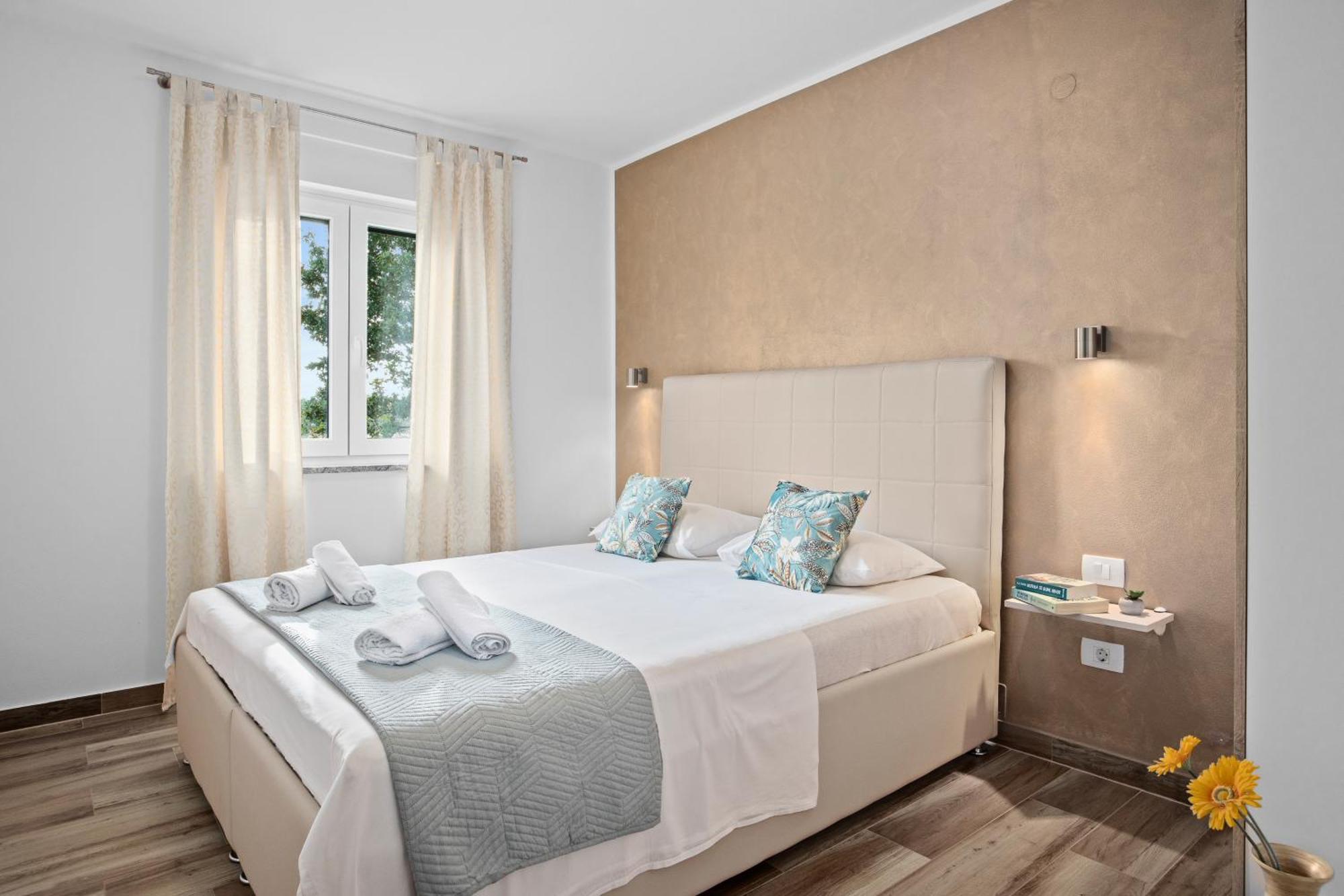 Special Offer! New Luxury Apartment With Pool, Fitness, Outdoor Bar&Grill Buje Exterior foto