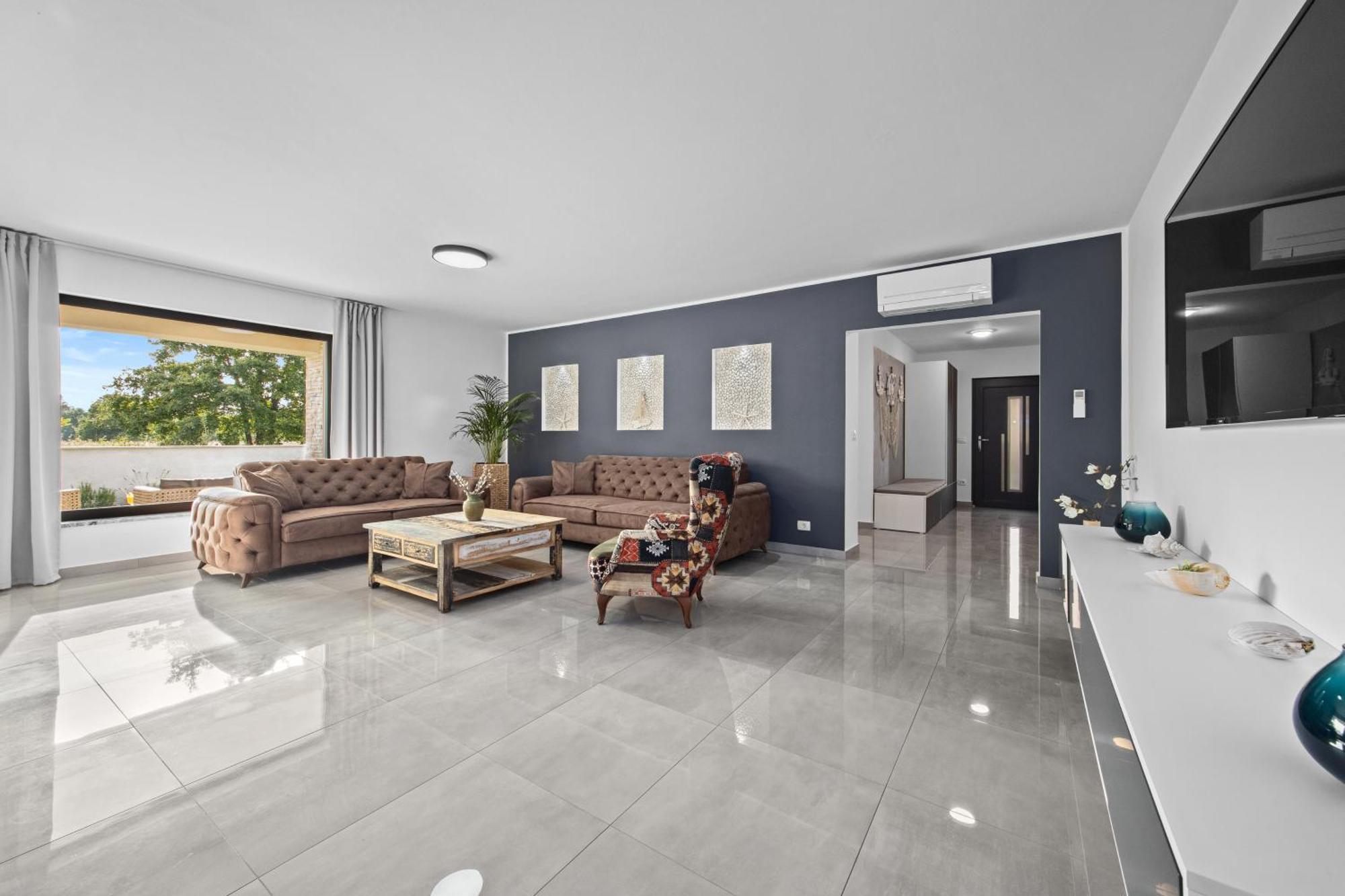 Special Offer! New Luxury Apartment With Pool, Fitness, Outdoor Bar&Grill Buje Exterior foto