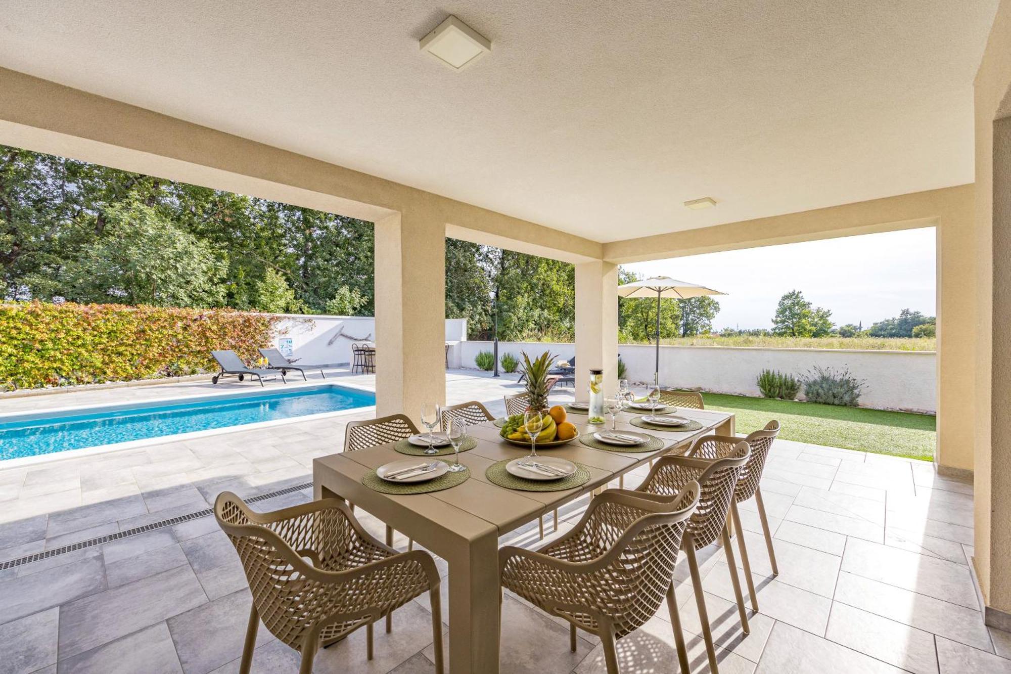 Special Offer! New Luxury Apartment With Pool, Fitness, Outdoor Bar&Grill Buje Exterior foto