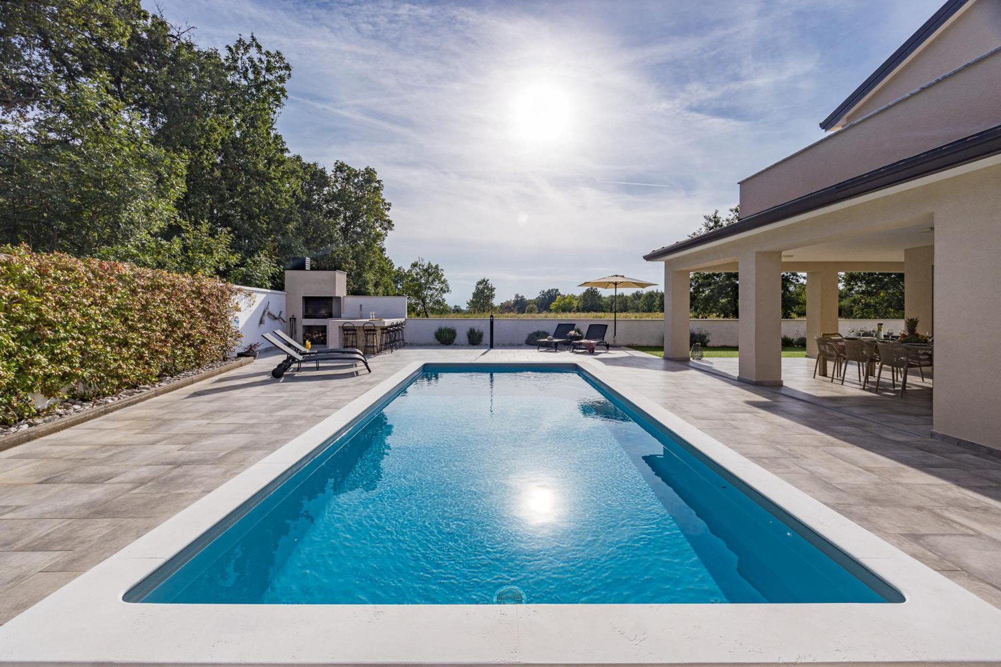 Special Offer! New Luxury Apartment With Pool, Fitness, Outdoor Bar&Grill Buje Exterior foto